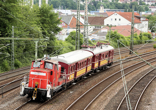 SVG 363 689 und der ET 65 zwischen Zuffenhausen und Feuerbach. Aufnahme: Roland Meier